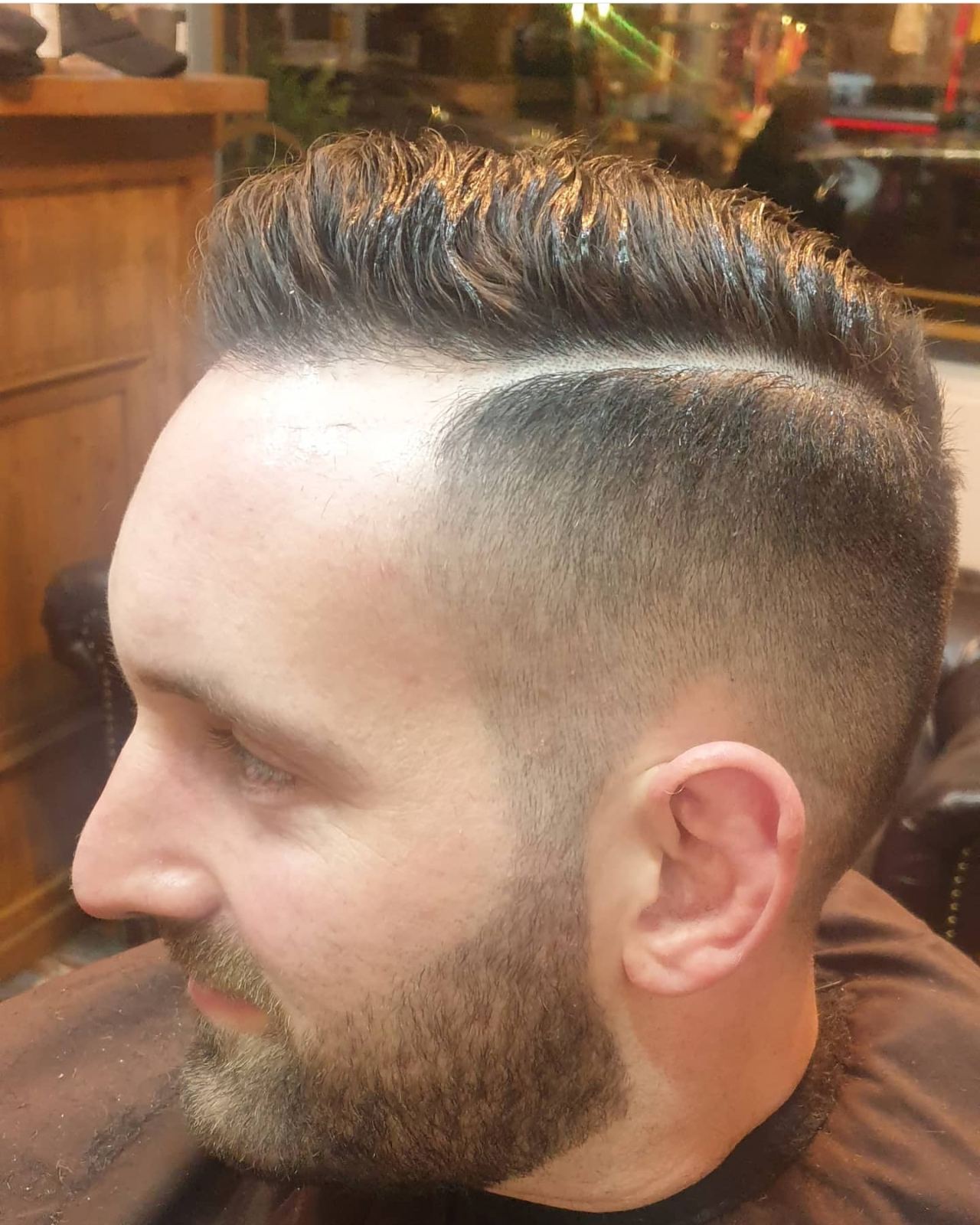 Κλασικό ανδρικό κούρεμα με pompadour